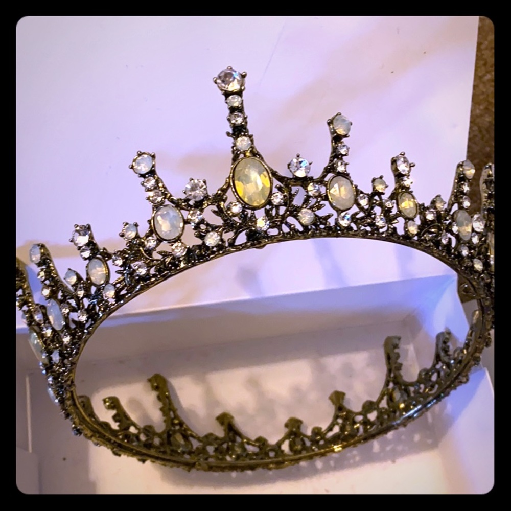 Sweet & V jeweled crown